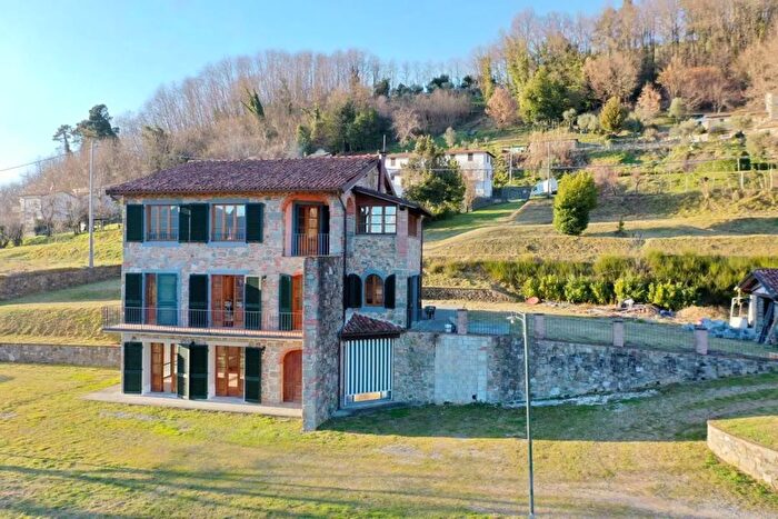 Casa con 5 locali in vendita in Barga