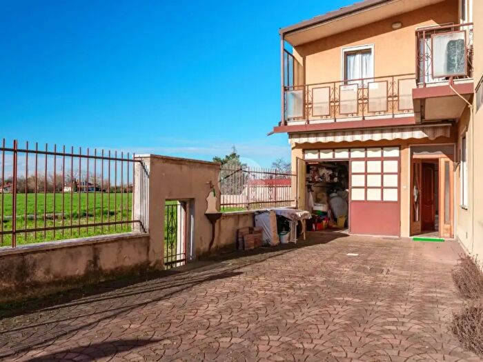 Casa quadrilocale in vendita in Via Treponti, Rezzato