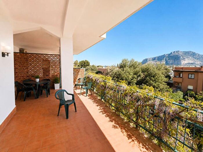 Casa trilocale in affitto in Via Niso, Mondello Valdesi, Palermo