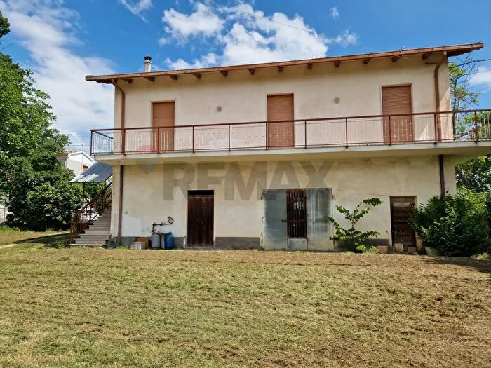 Casa trilocale in vendita in Via San Vincenzo, Vicoli