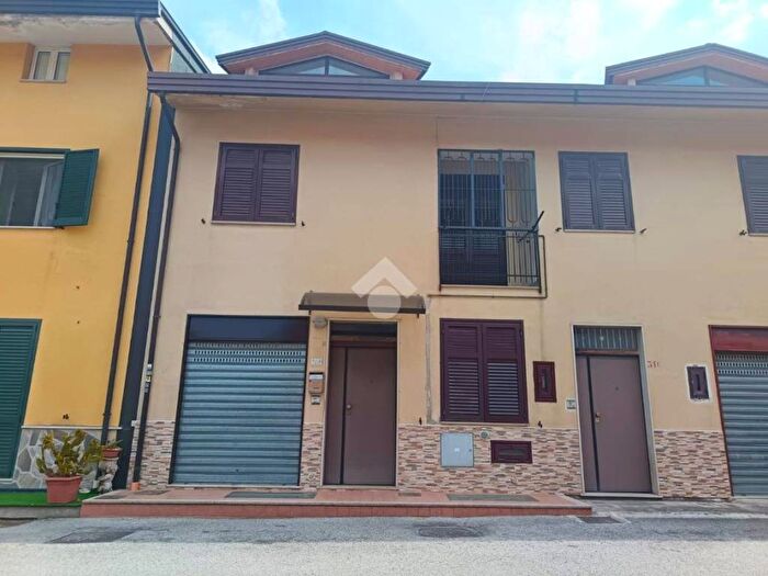 Casa con 5 locali in affitto in Via Pasquale Roberto, Sala, Serino