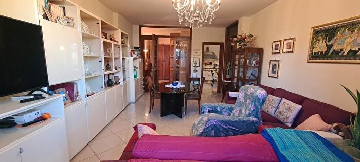 Appartamento con 7 locali in vendita in Fucecchio