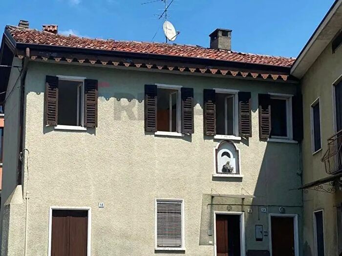 Appartamento bilocale in vendita in Via Brioschi Ferrante, Besana In Brianza