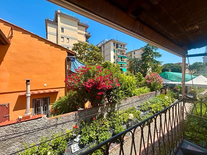 Appartamento trilocale in vendita in Piazza Dalmazia, Firenze
