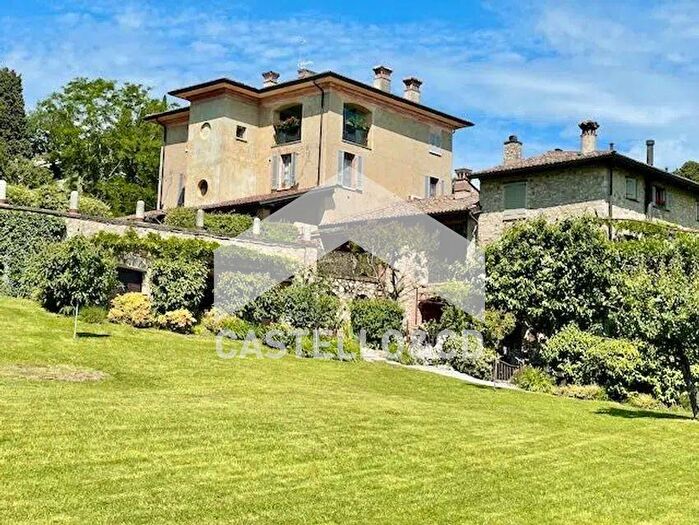 Appartamento con 6 locali in vendita in Localita Bagoda, Desenzano Del Garda