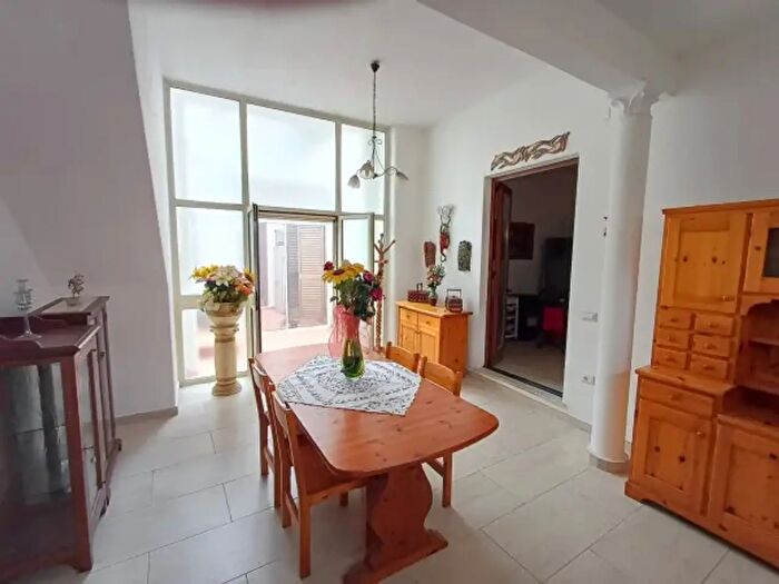 Appartamento con 6 locali in vendita in Via Filippo Corridoni, Cagliari