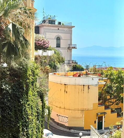 Appartamento quadrilocale in affitto in Via Parco Carelli, Napoli