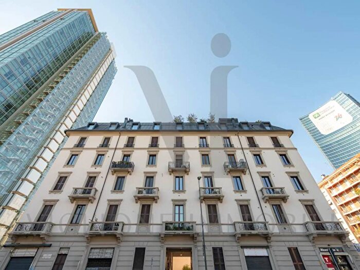 Appartamento trilocale in affitto in Centrale, Milano