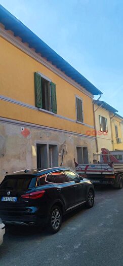 Casa con 5 locali in vendita in Via Risorgimento, Prato