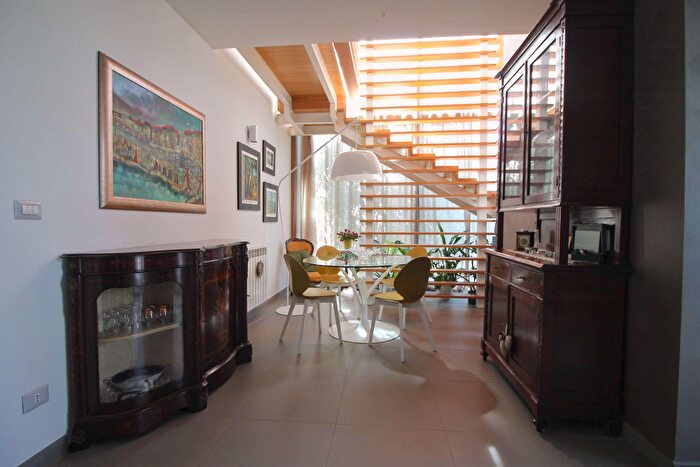 Casa con 7 locali in vendita in Via Mons Inserra, Siracusa