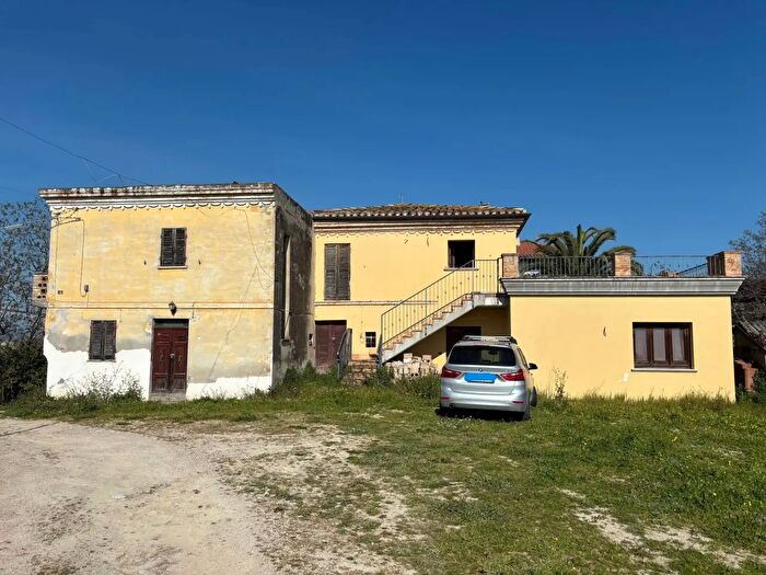Casa con 6 locali in vendita in Contrada Castellano, Elice