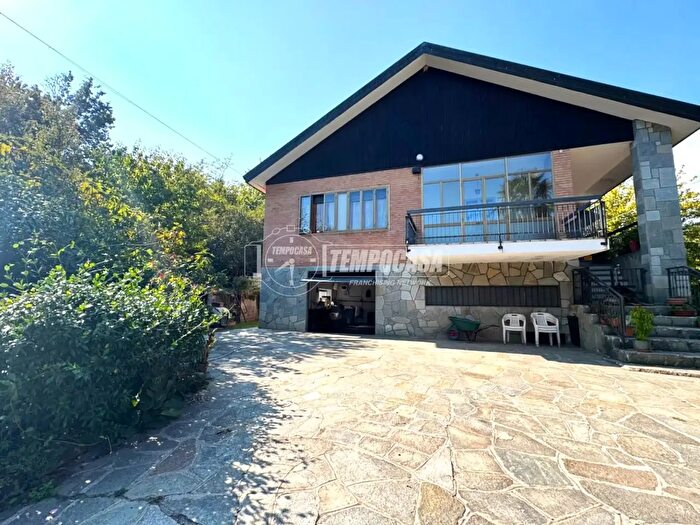 Casa con 8 locali in vendita in Via Trucco di Brione, Val Della Torre