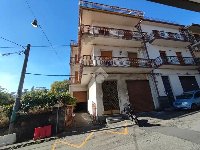 Appartamento quadrilocale in vendita in Via Tenente Scuderi Giuseppe, Zafferana Etnea