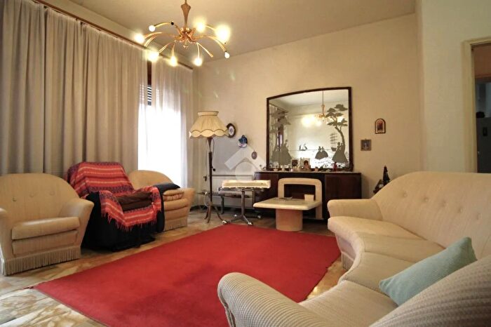 Casa con 10 locali in vendita in Suzzara