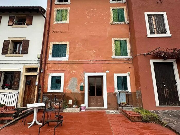 Appartamento quadrilocale in vendita in Vicolo Sottocastello, Verona