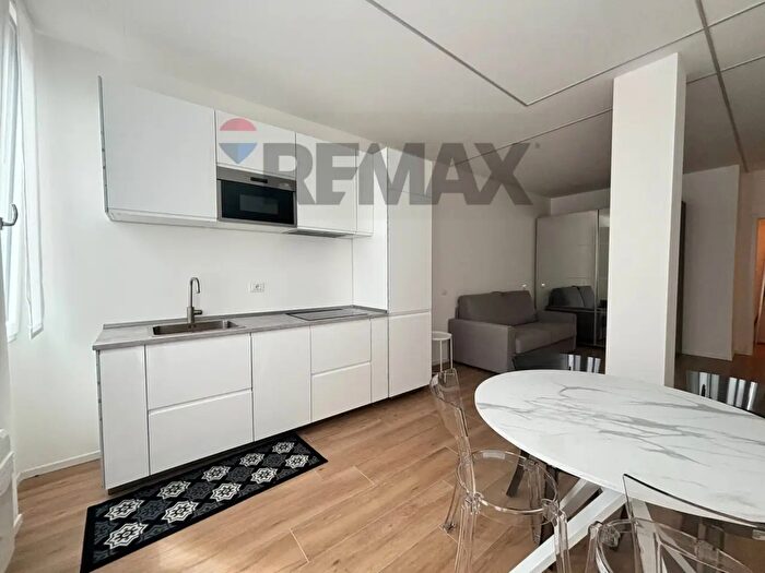 Appartamento monolocale in affitto in Via Desenzano, Milano