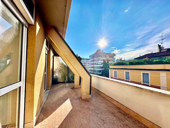 Appartamento quadrilocale in affitto in Via Andrea Maffei, Montenero, Milano