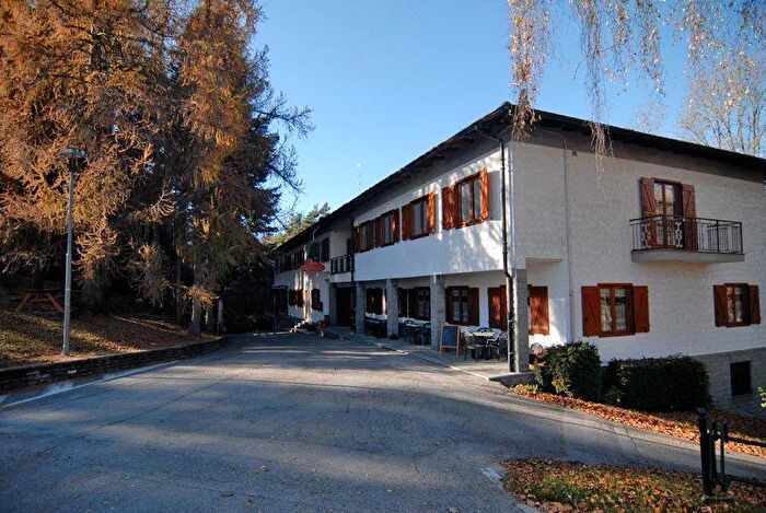 Casa con 20 locali in vendita in Roccabruna