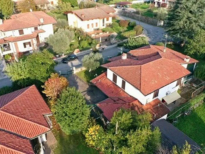 Casa con 5 locali in vendita in Prevalle