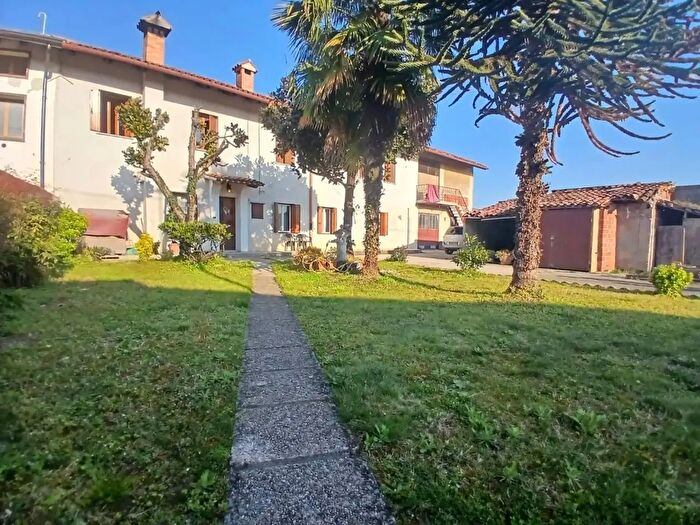 Casa con 8 locali in vendita in Bicinicco