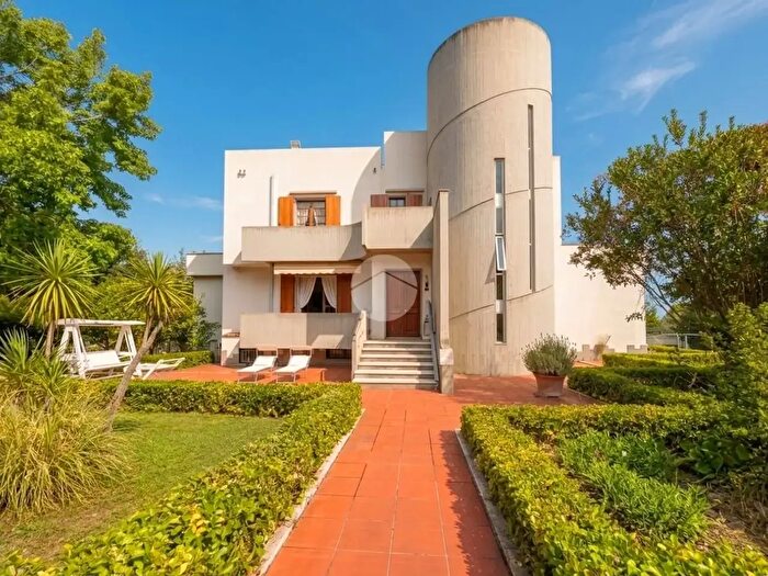 Casa con 6 locali in vendita in Via Lissa, Termoli