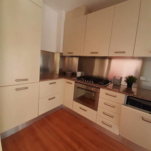 Appartamento quadrilocale in vendita in Via Digione, Padova