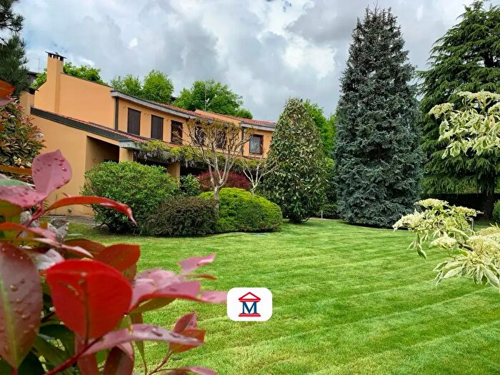 Casa con 8 locali in vendita in Via Rubini, Brembate Di Sopra