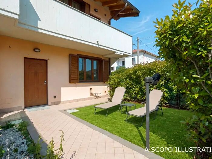 Appartamento bilocale in vendita in Via Fratelli Calvi, Brembate