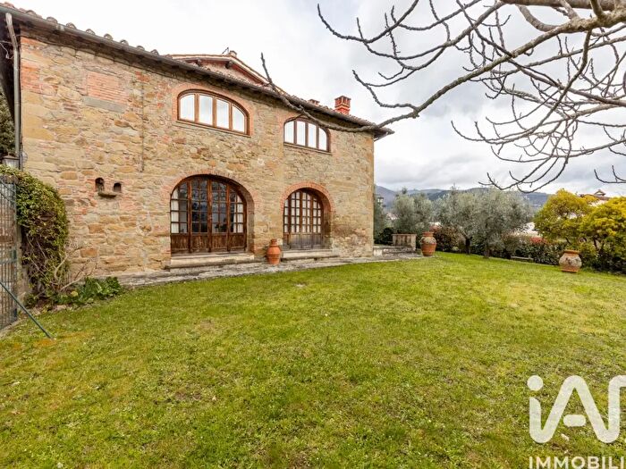 Casa con 17 locali in vendita in Via Poggio ai Giubbiani, Reggello