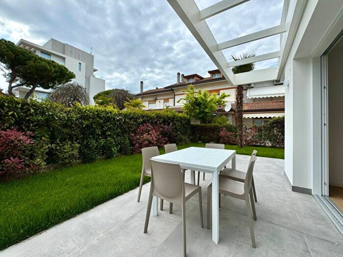 Appartamento trilocale in affitto in Via Vincenzo Monti, Lido Ovest Faro, Jesolo