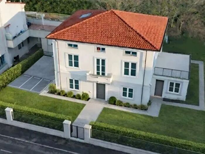 Casa con 6 locali in vendita in Via Roma, Prato