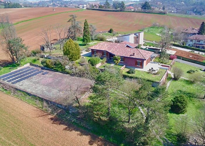 Casa con 10 locali in vendita in Strada Cerca, Alessandria