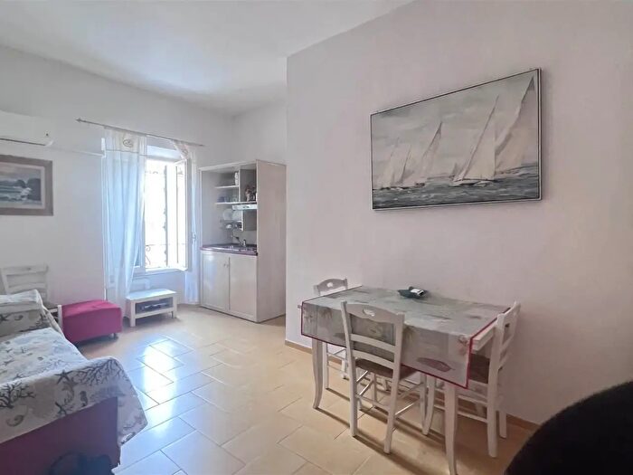 Appartamento bilocale in vendita in Via Italia, La Maddalena