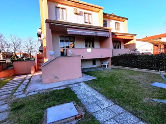 Casa con 6 locali in vendita in Piazzetta Luigi Pirandello, Copparo