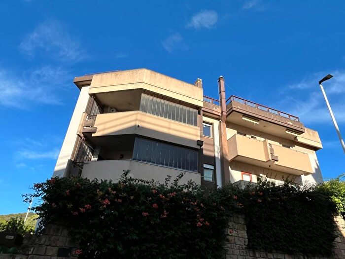 Appartamento bilocale in affitto in Via Enrico Besta, Monte Urpinu, Cagliari