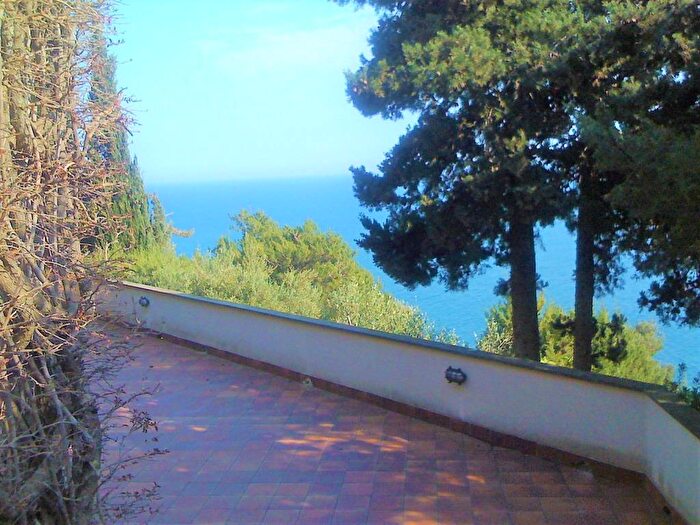 Casa trilocale in affitto in Via del Faro, Faro, San Felice Circeo