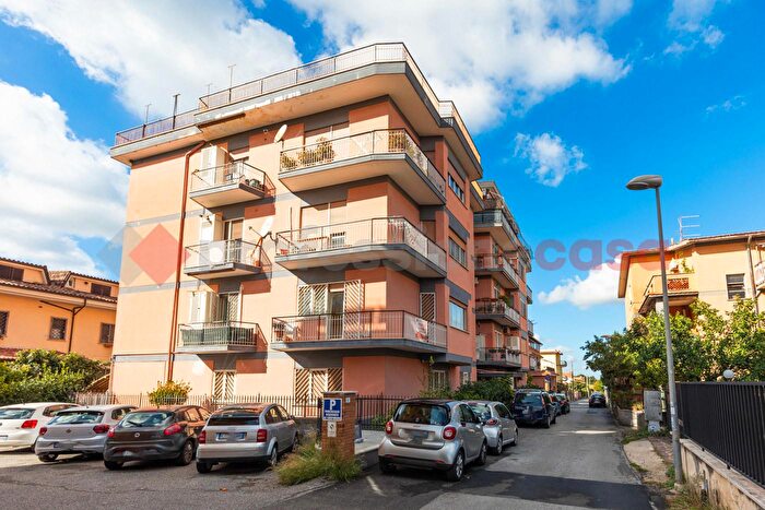 Appartamento trilocale in vendita in Via Napoli, Albano Laziale