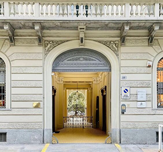 Appartamento trilocale in vendita in Via della Rocca Torino, Torino