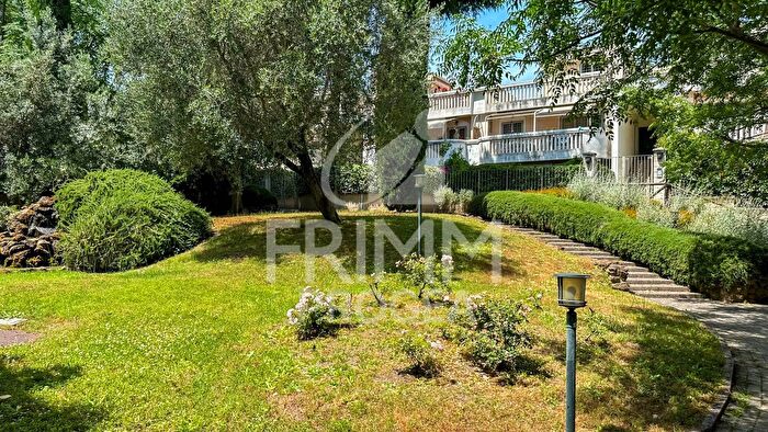 Appartamento trilocale in vendita in Via del Ponte delle Sette Miglia, Roma