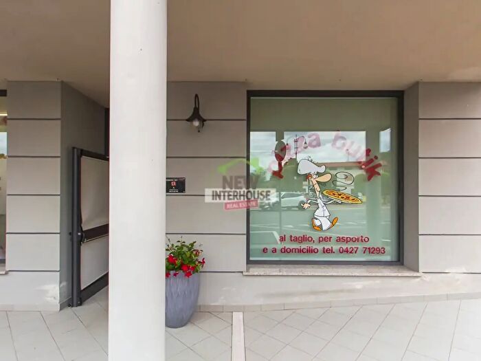 Appartamento con 5 locali in vendita in Via Colvera, Maniago