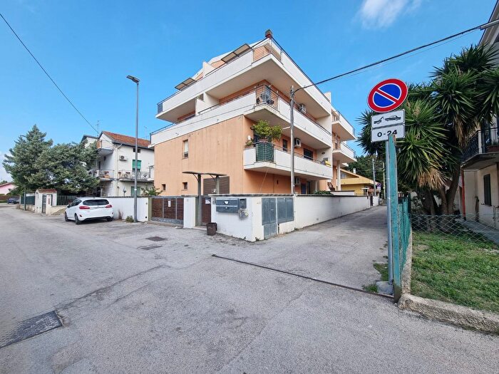 Appartamento trilocale in vendita in Via Giardino, Pescara