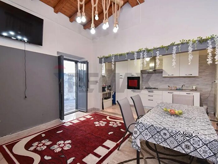 Casa con 6 locali in vendita in Via Porto Salvo, Acireale