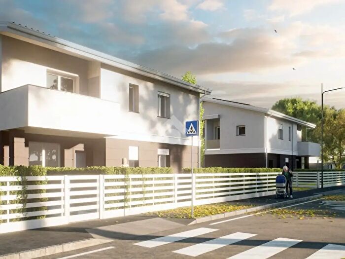 Appartamento trilocale in vendita in Via Faenza, Ravenna