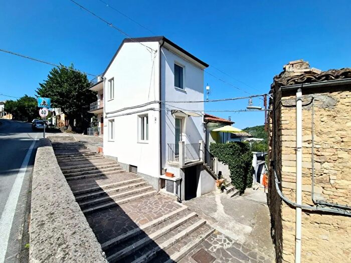 Appartamento quadrilocale in vendita in Cesare Battisti, Filetto