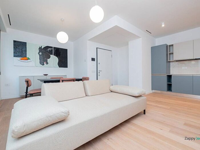 Appartamento trilocale in affitto in Corso di Porta Romana, Missori, Milano