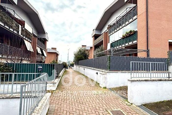 Appartamento trilocale in vendita in Via Montepagano, Roma