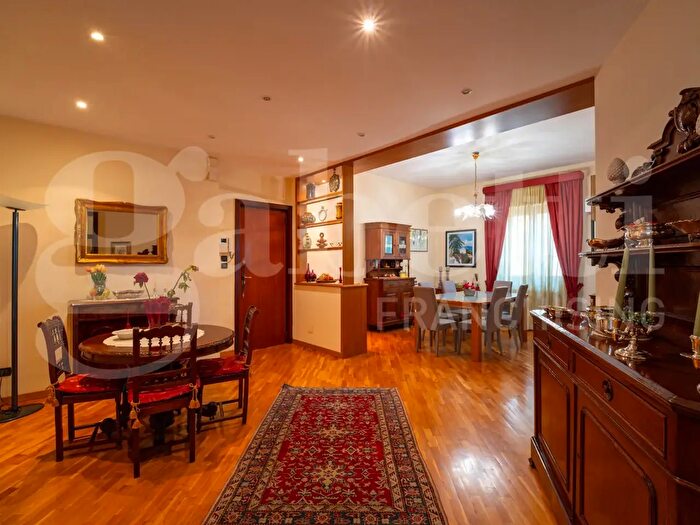 Appartamento con 5 locali in vendita in Via Ammiraglio Rizzo, Palermo