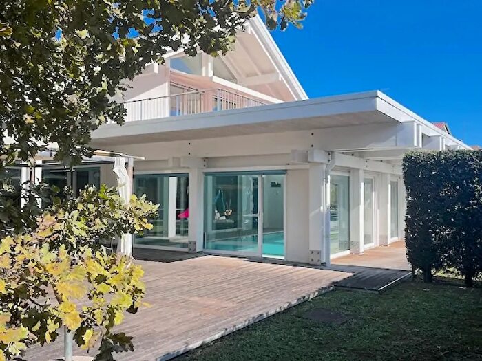 Casa con 9 locali in vendita in Salgareda