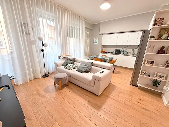Appartamento quadrilocale in vendita in Via Scorza, Genova