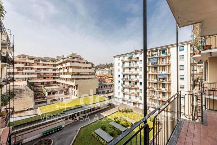 Appartamento quadrilocale in vendita in Via Ernesto Cairoli, Varese